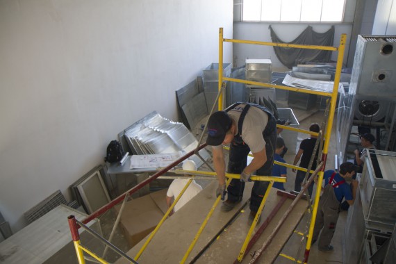 Установка камеры покраски на Заводе по производству дизельных двигателей в Астане (Казахстан)