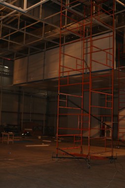 В авиационном центре в Астане ведется возведение стен камеры для окраски самолетов