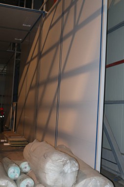 В авиационном центре в Астане ведется возведение стен камеры для окраски самолетов