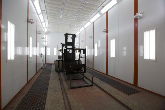 В г. Невьянске (Свердловская область) состоялся запуск покрасочно-сушильной камеры для погрузчиков