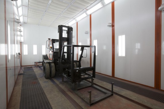 В г. Невьянске (Свердловская область) состоялся запуск покрасочно-сушильной камеры для погрузчиков