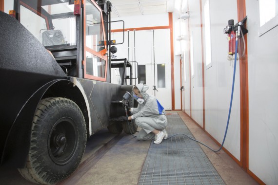 В г. Невьянске (Свердловская область) состоялся запуск покрасочно-сушильной камеры для погрузчиков