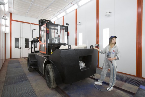 В г. Невьянске (Свердловская область) состоялся запуск покрасочно-сушильной камеры для погрузчиков