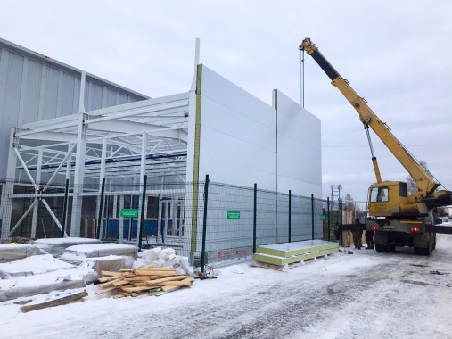 Завершается монтаж камеры окраски и сушки для деталей самолета в Екатеринбурге