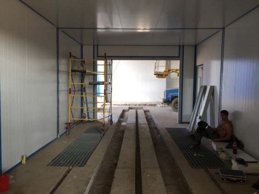 Проходная моечная камера для деталей дизельных двигателей. Завод по производству дизельных двигателей GEVO для локомотивов в Астане (Казахстан)