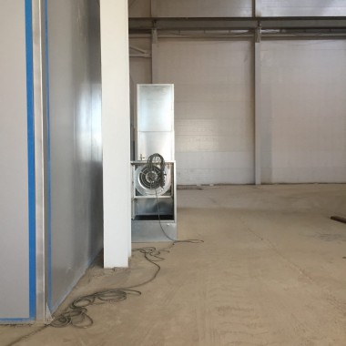 Проходная моечная камера для деталей дизельных двигателей. Завод по производству дизельных двигателей GEVO для локомотивов в Астане (Казахстан)