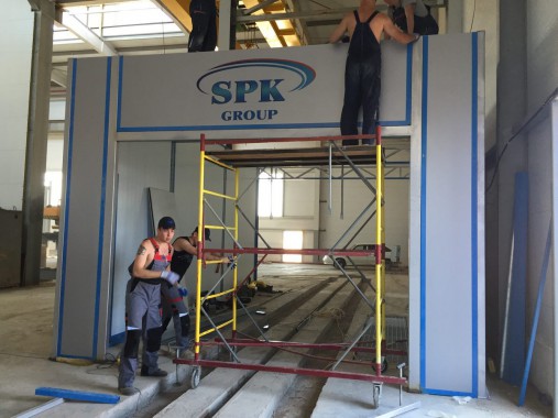 Проходная моечная камера для деталей дизельных двигателей. Завод по производству дизельных двигателей GEVO для локомотивов в Астане (Казахстан)