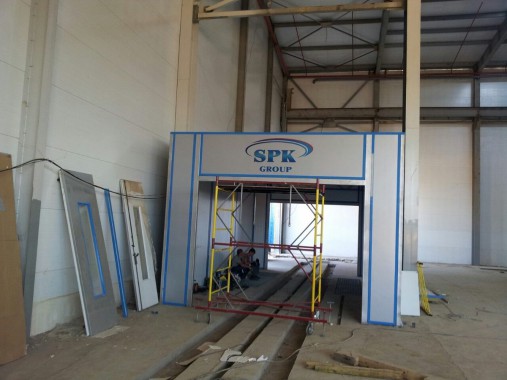 Проходная моечная камера для деталей дизельных двигателей. Завод по производству дизельных двигателей GEVO для локомотивов в Астане (Казахстан)