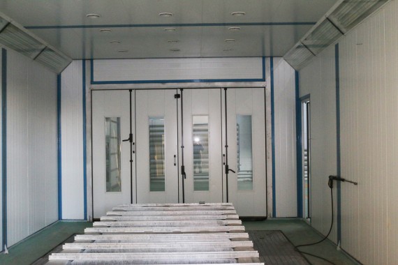 Проходная моечная камера для деталей дизельных двигателей. Завод по производству дизельных двигателей GEVO для локомотивов в Астане (Казахстан)