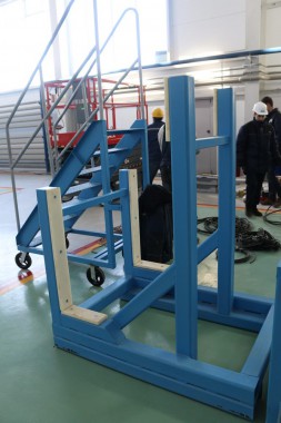 Подставка передней крышки дизельного двигателя