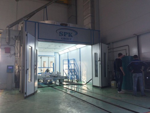 Проходная моечная камера для деталей дизельных двигателей. Завод по производству дизельных двигателей GEVO для локомотивов в Астане (Казахстан)