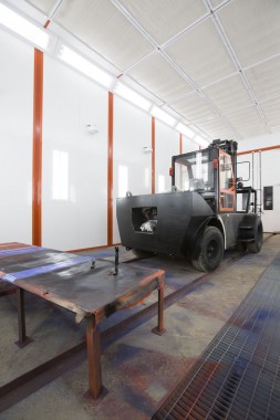 Окрасочно-сушильная камера для вилочных погрузчиков и металлоконструкций (Невьянский Машиностроительный Завод, г. Невьянск, Свердловская область)