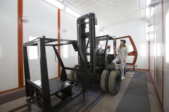 Окрасочно-сушильная камера для вилочных погрузчиков и металлоконструкций (Невьянский Машиностроительный Завод, г. Невьянск, Свердловская область)