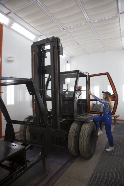Окрасочно-сушильная камера для вилочных погрузчиков и металлоконструкций (Невьянский Машиностроительный Завод, г. Невьянск, Свердловская область)