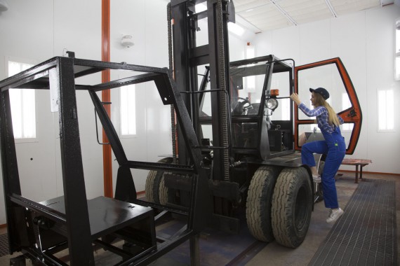 Окрасочно-сушильная камера для вилочных погрузчиков и металлоконструкций (Невьянский Машиностроительный Завод, г. Невьянск, Свердловская область)