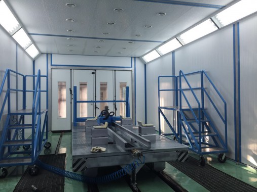 Проходная моечная камера для деталей дизельных двигателей. Завод по производству дизельных двигателей GEVO для локомотивов в Астане (Казахстан)